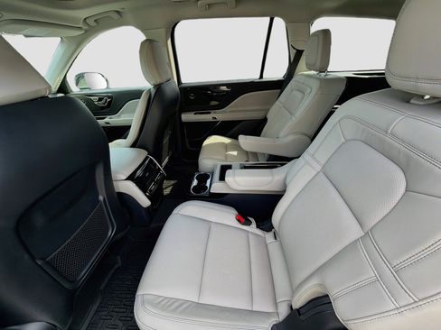 Certified 2025 Lincoln Aviator Reserve RWD image 25