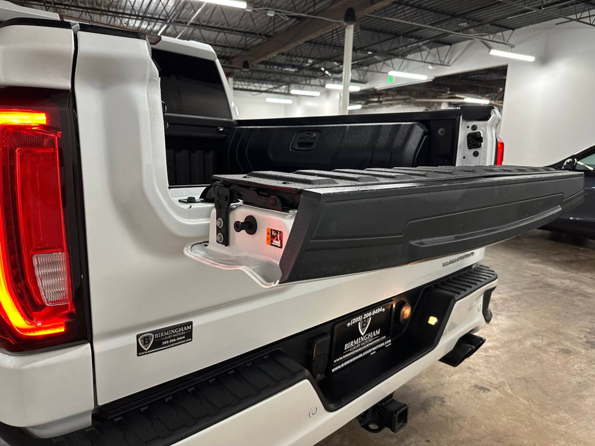 Used 2020 GMC Sierra 1500 Denali w/ Denali Ultimate Package AWD/4WD image 16