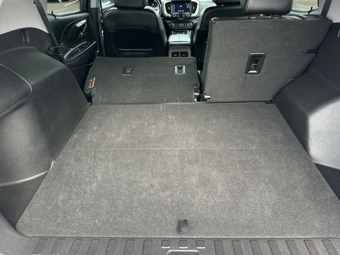 Used 2024 GMC Terrain SLT image 18