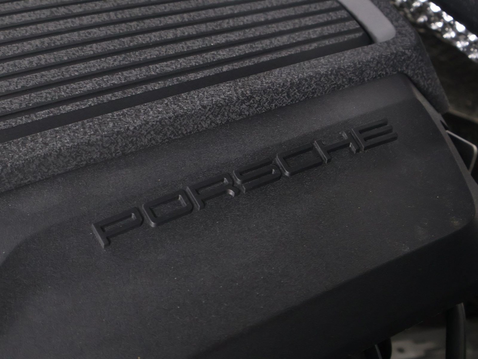 Certified 2023 Porsche Macan AWD/4WD image 27