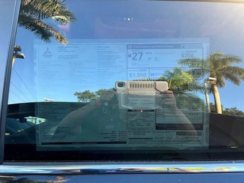 New 2025 Mitsubishi Outlander SE image 13