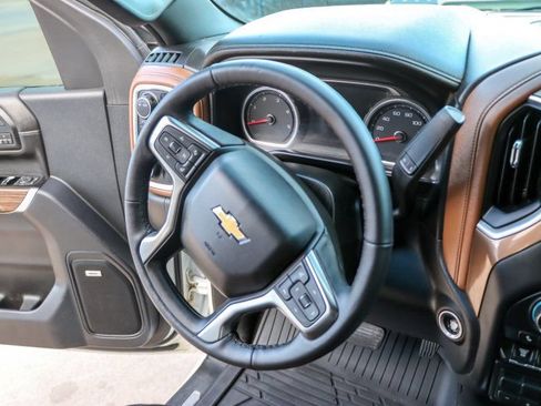 Used 2020 Chevrolet Silverado 2500 High Country w/ Z71 Off-Road Package AWD/4WD image 40