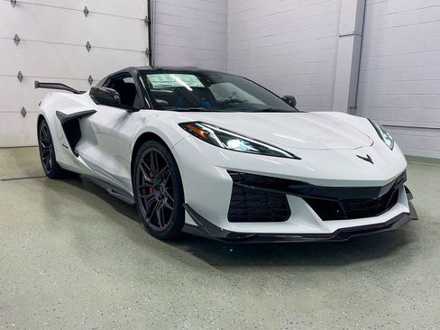New 2025 Chevrolet Corvette Z06 w/ Z07 Performance Package RWD image 2