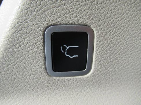 Certified 2023 Chrysler Voyager LX FWD image 35