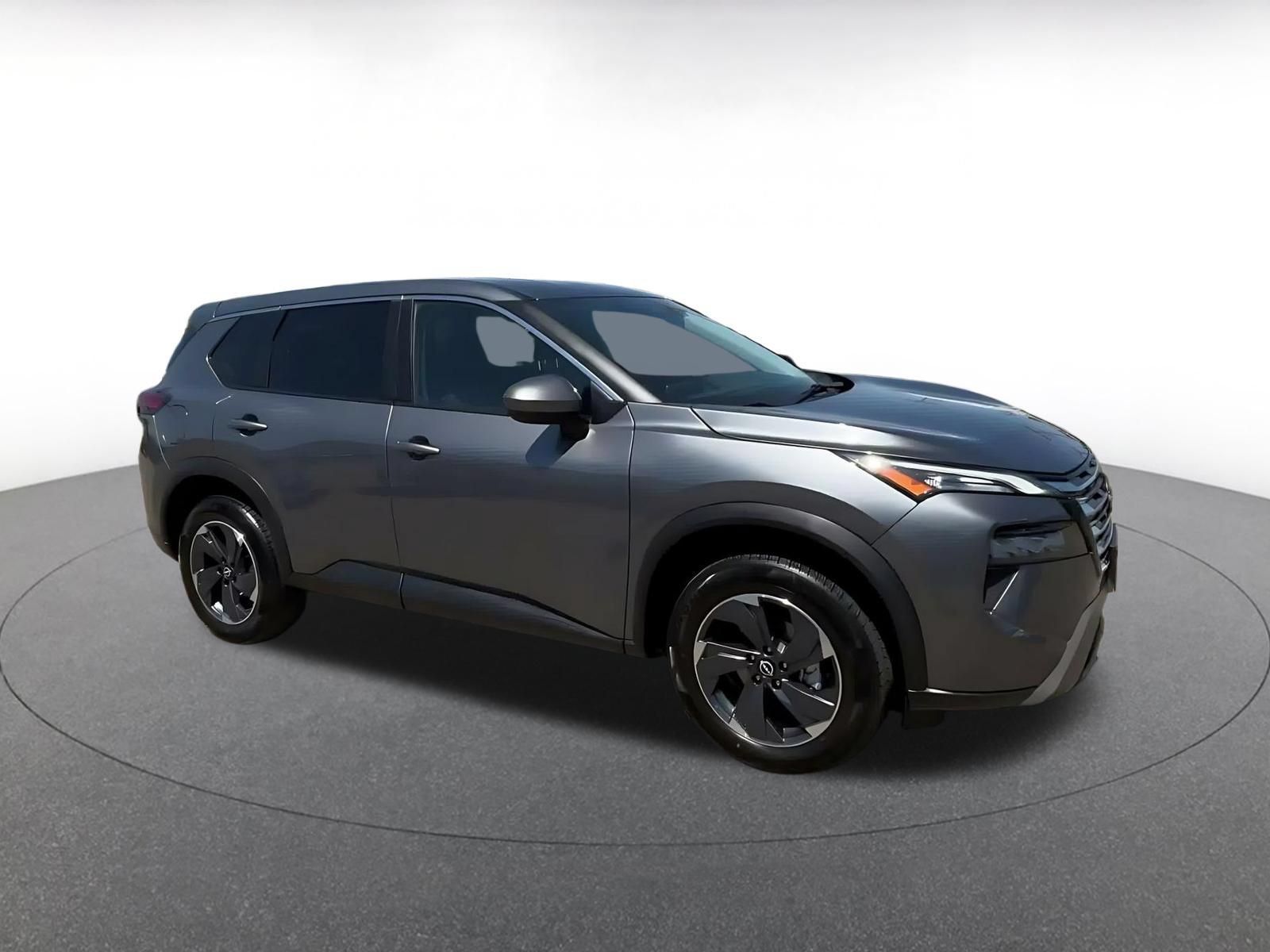 Used 2025 Nissan Rogue SV FWD image 2