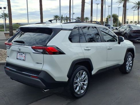 Used 2019 Toyota RAV4 Limited image 4