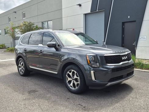 Used 2022 Kia Telluride EX w/ Towing Package FWD image 3