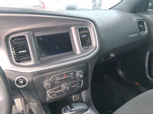 Used 2019 Dodge Charger SXT RWD image 8