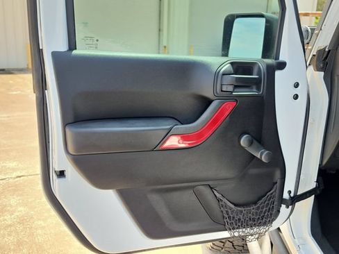 Used 2016 Jeep Wrangler Sport w/ Connectivity Group AWD/4WD image 12
