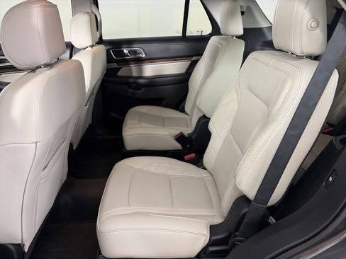 Certified 2017 Ford Explorer Platinum image 13