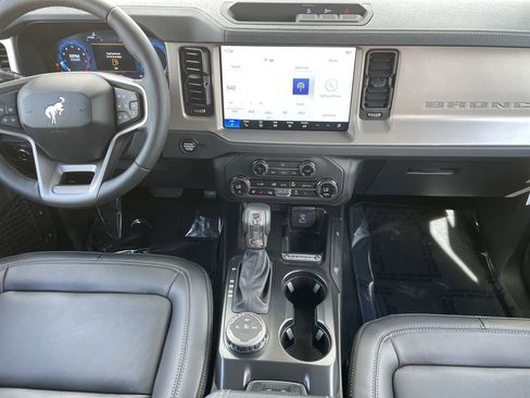 New 2025 Ford Bronco Outer Banks w/ Black Appearance Package image 13