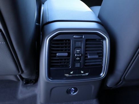 Certified 2026 Porsche Macan AWD/4WD image 21