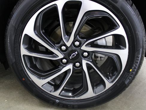 Used 2022 Chevrolet Bolt EUV Premier image 9