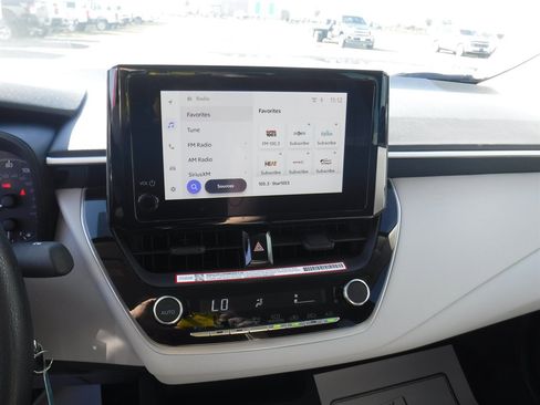 Used 2025 Toyota Corolla LE image 13