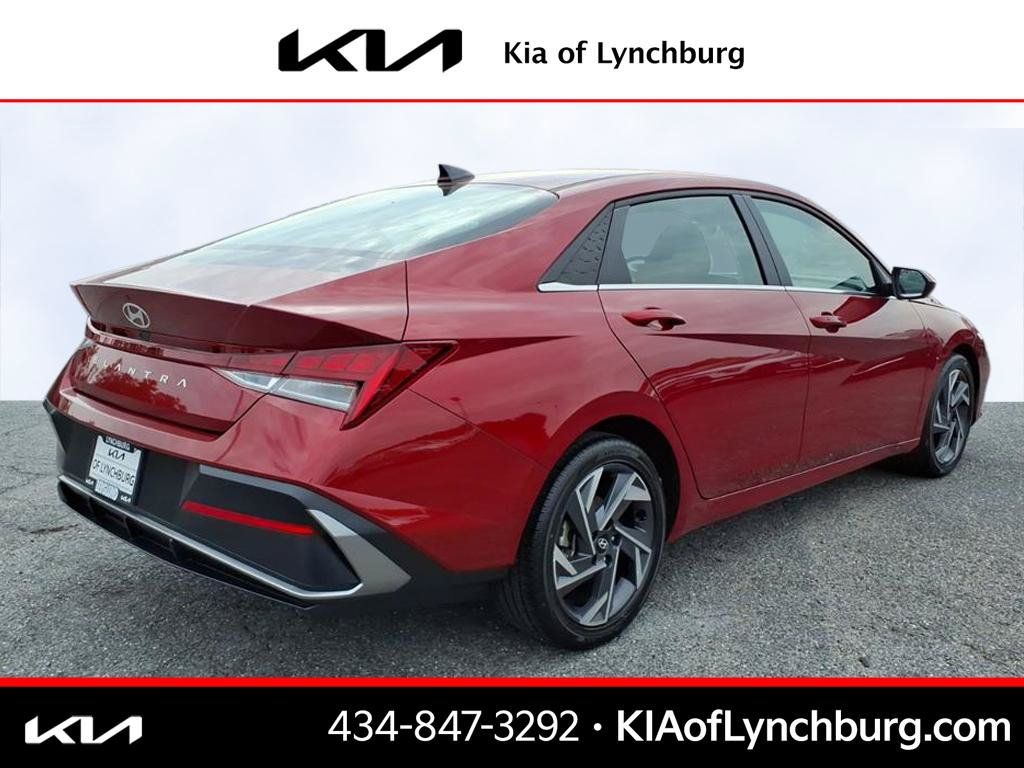 Used 2025 Hyundai Elantra SEL FWD image 4