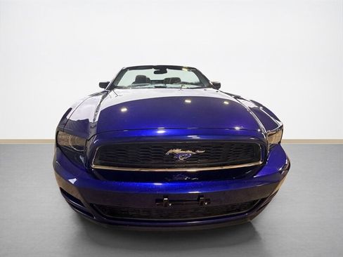 Used 2013 Ford Mustang Convertible image 9
