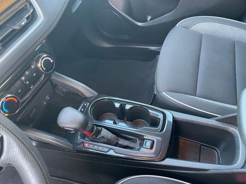 Used 2025 Chevrolet TrailBlazer LT image 39