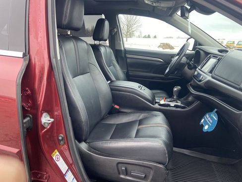 Used 2018 Toyota Highlander SE w/ Protection Package #3 image 2