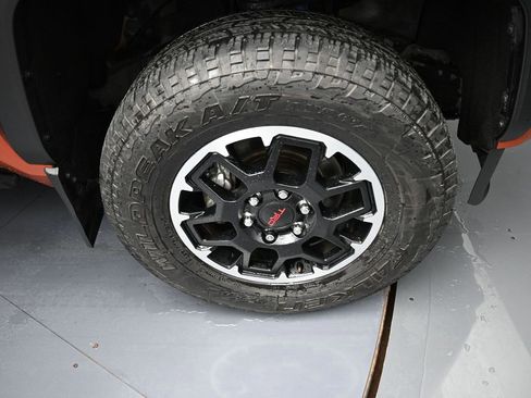 Certified 2025 Toyota Tacoma TRD Off-Road image 26