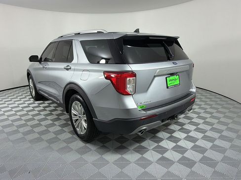 Used 2022 Ford Explorer Limited w/ Equipment Group 301A RWD image 3