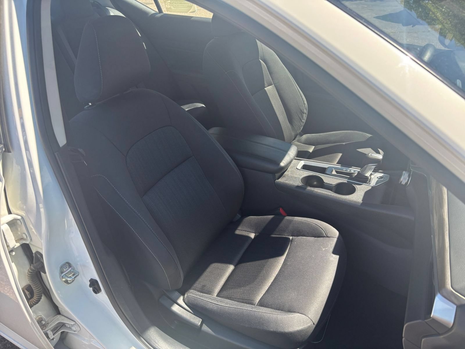 Used 2025 Nissan Altima 2.5 SV FWD image 33