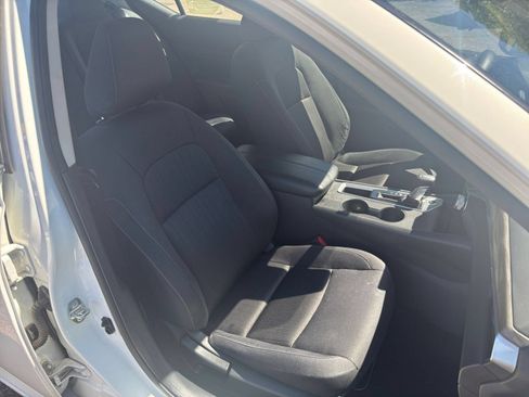 Used 2025 Nissan Altima 2.5 SV FWD image 33