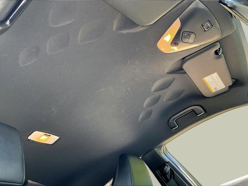 Used 2019 Toyota C-HR Limited FWD image 17