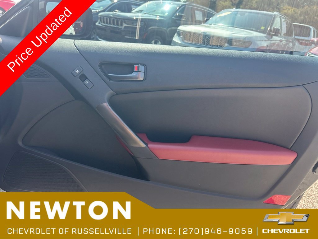 Used 2012 Hyundai Genesis 3.8 RWD image 23