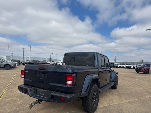 Used 2025 Jeep Gladiator Sport image 20