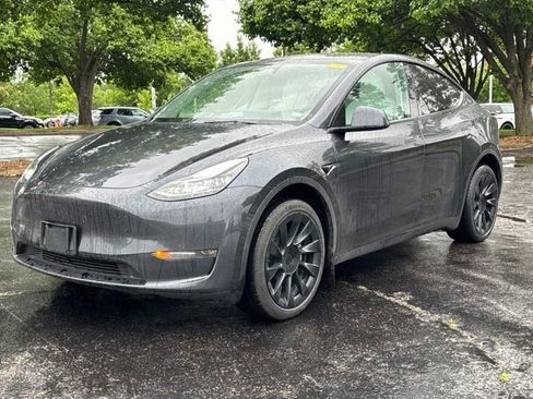 Used 2024 Tesla Model Y Long Range AWD/4WD image 2