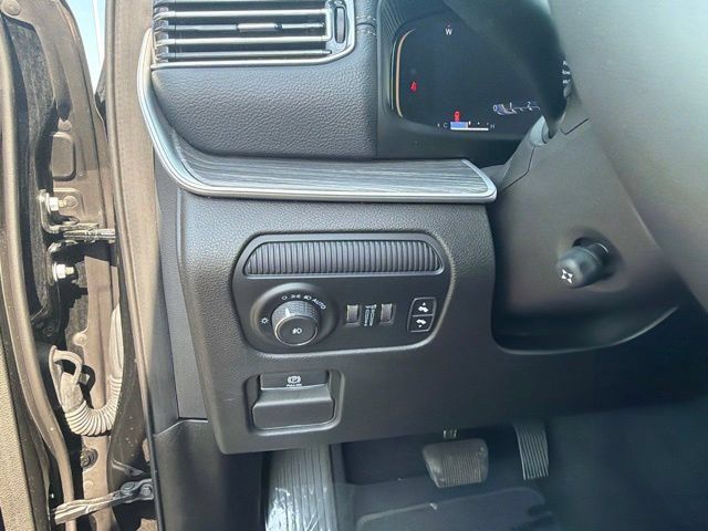 Used 2024 Jeep Wagoneer L Series III w/ Flexible Seating Group AWD/4WD image 26