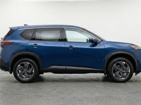 Used 2025 Nissan Rogue SV AWD/4WD image 11