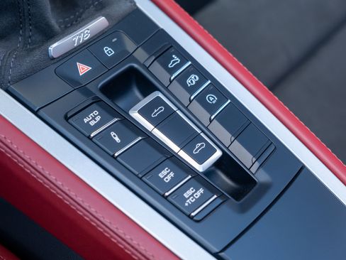 Certified 2021 Porsche 718 Boxster Spyder image 29