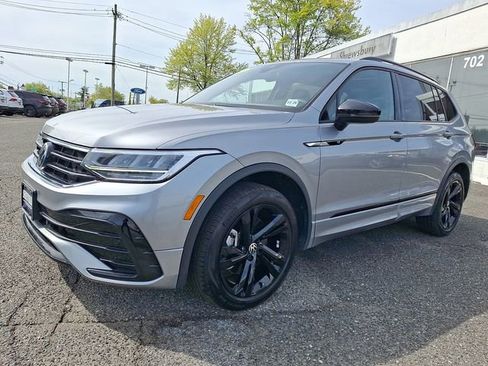 Used 2024 Volkswagen Tiguan SE R-Line AWD/4WD image 3