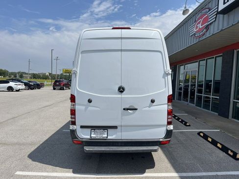Used 2011 Mercedes-Benz Sprinter 2500 image 12