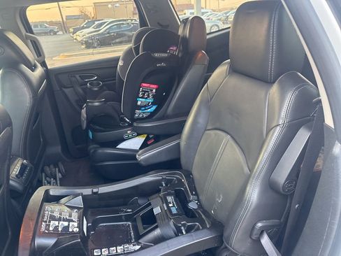 Used 2017 Chevrolet Traverse LT image 7