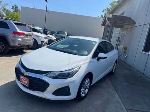 Used 2019 Chevrolet Cruze LT w/ LT Fleet Convenience Package image 4