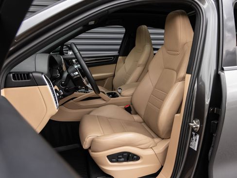 Certified 2022 Porsche Cayenne Coupe AWD/4WD image 5
