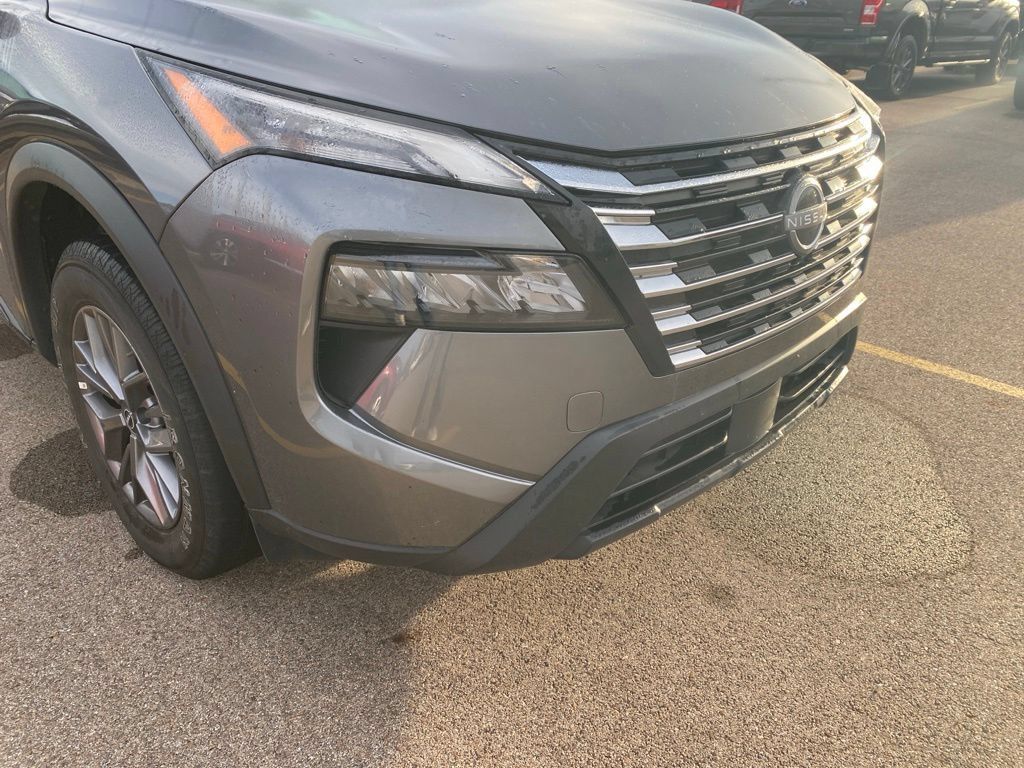 Used 2024 Nissan Rogue S AWD/4WD image 4