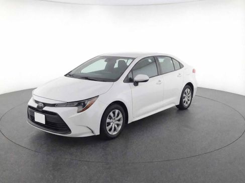 Used 2025 Toyota Corolla LE image 1