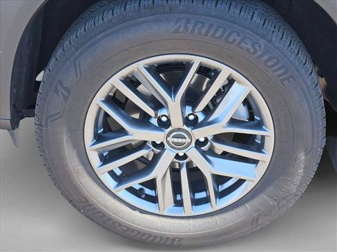 Used 2025 Nissan Rogue S FWD image 15