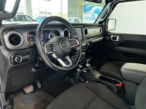 Used 2022 Jeep Wrangler Unlimited Sahara w/ LED Lighting Group AWD/4WD image 9