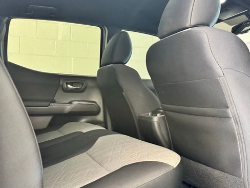 Used 2022 Toyota Tacoma TRD Sport w/ Technology Package image 7