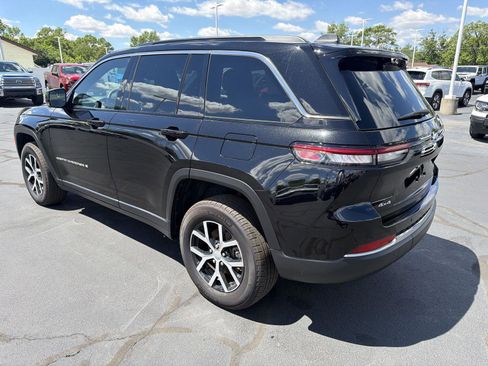 Used 2024 Jeep Grand Cherokee Limited w/ Luxury Tech Group II AWD/4WD image 12