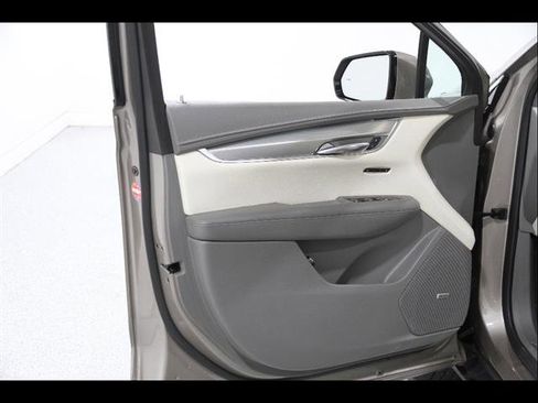 Used 2022 Cadillac XT5 Premium Luxury AWD/4WD image 4