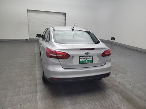 Used 2018 Ford Focus SE FWD image 6