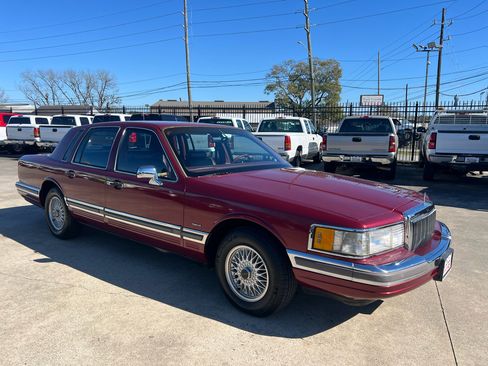 Used 1990 Lincoln Town Car image 8