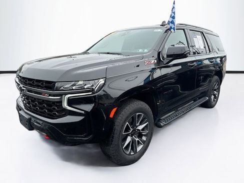 Used 2022 Chevrolet Tahoe Z71 w/ Luxury Package AWD/4WD image 3