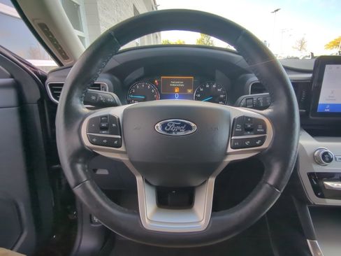 Used 2022 Ford Explorer XLT w/ Equipment Group 202A image 19