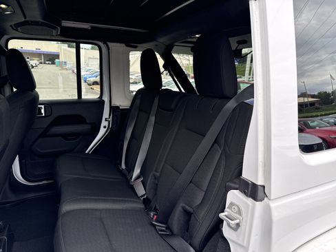 Used 2020 Jeep Wrangler Unlimited Sahara AWD/4WD image 31